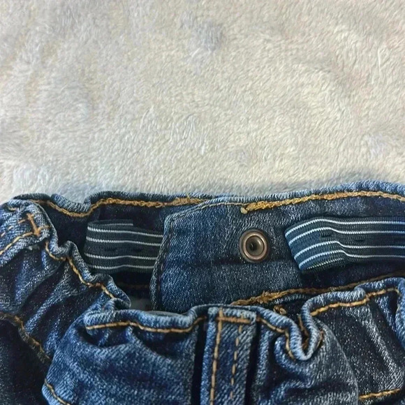 OshKosh B'gosh - denim pull on gender neutral shorts. Size 3T - Picture 4 of 4